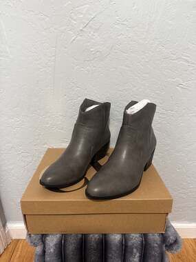 Charlotte Russe Women's Faux Leather Booties Gray Size 8 LIAM Zipper Boots NEW